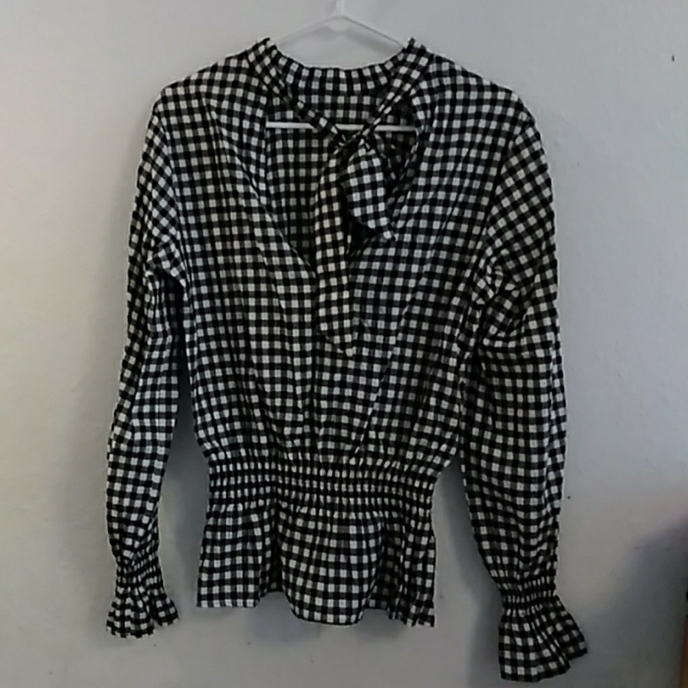 H&M Gorgeous Gingham Top with tie neck Sz 6 Sexy!
